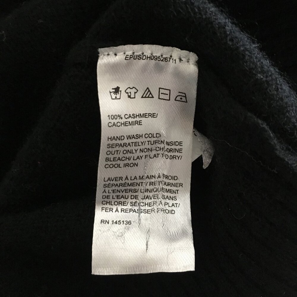 NWT. SAKS FIFTH AVENUE. 100% Cashmere Turtleneck Sweater. Kohl Black. Large - Picture 6 of 11